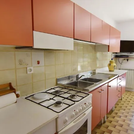 Appartement In Der Naehe Des Strandes Bašanija
